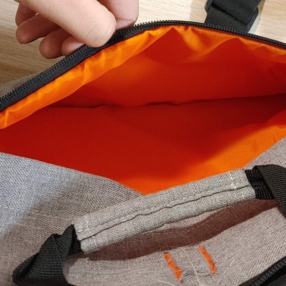 Targus Strata 15.6-Inch Slipcase Pewter, Grey - Picture 5 of 6